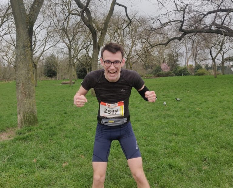Alex remplace le semi de Paris par une course off et court les 21,097km en 1h34 !