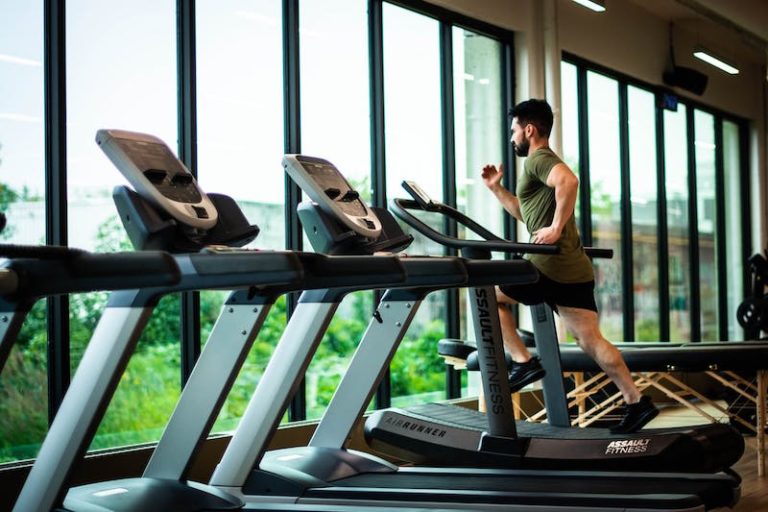 Courir sur tapis de course