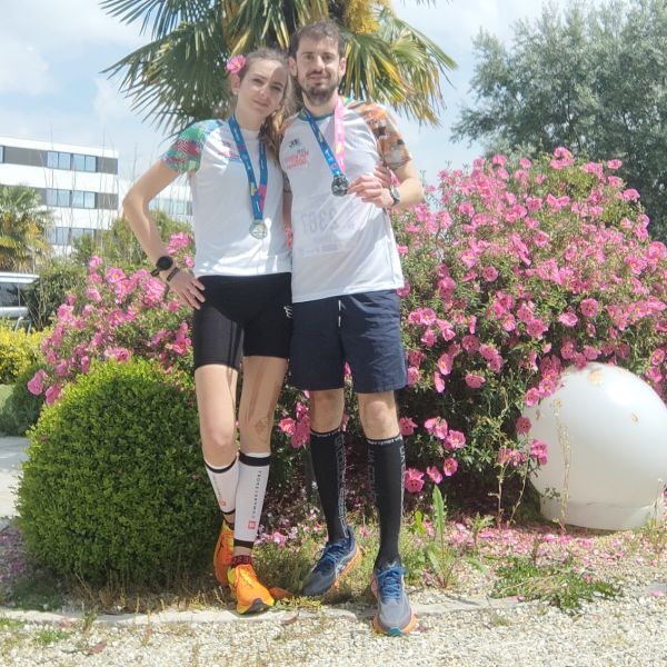 Anne-Sophie et son conjoint après le le Semi-marathon Poitiers-Futuroscope