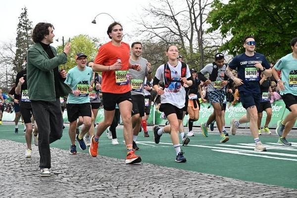 Victor termine son premier Marathon de Paris au mental