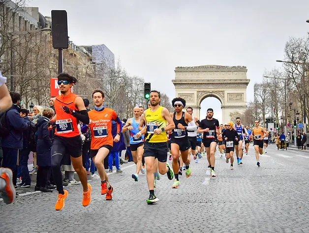 Passage sur l'avenue des Champs-Elysées lors du 10km des Champs Elysées