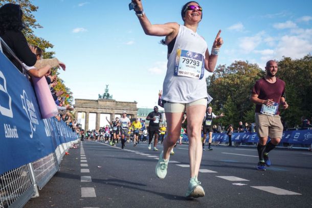 Valérie exultant sur le Marathon de Berlin