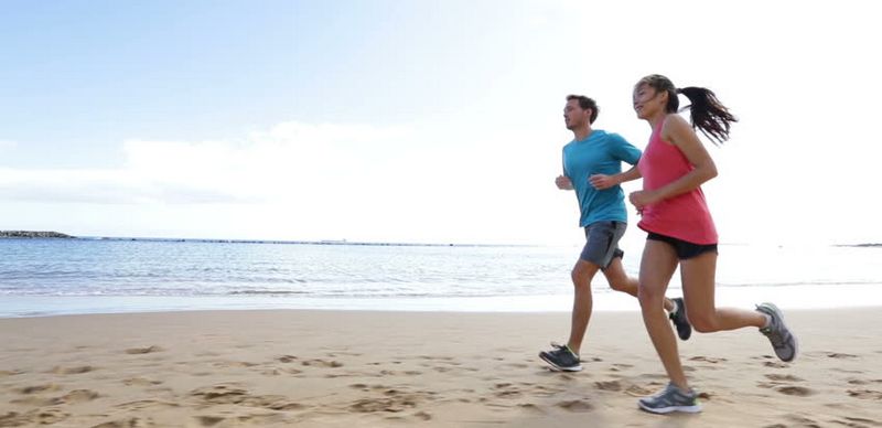 Coureur en course à pied, illustrant pourquoi courir est un révélateur de soi.