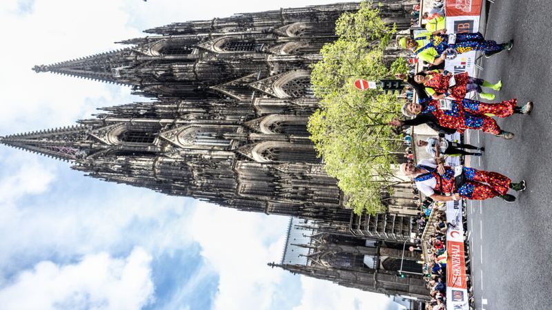 Zieleinlauf des Köln-Marathons am Dom